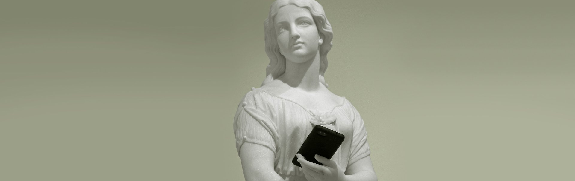 Statue_phone green 2120 670