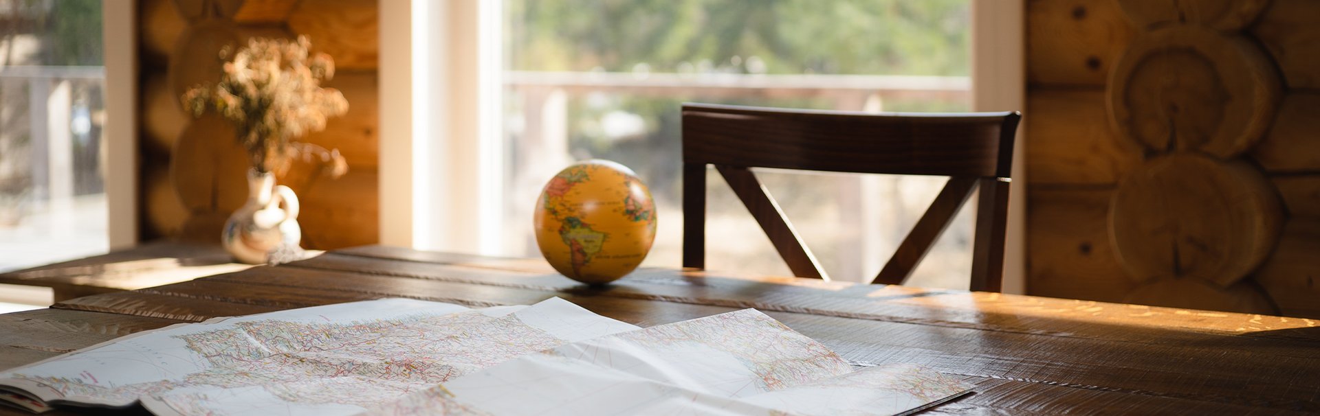 Globe & Map rustic 2120x670