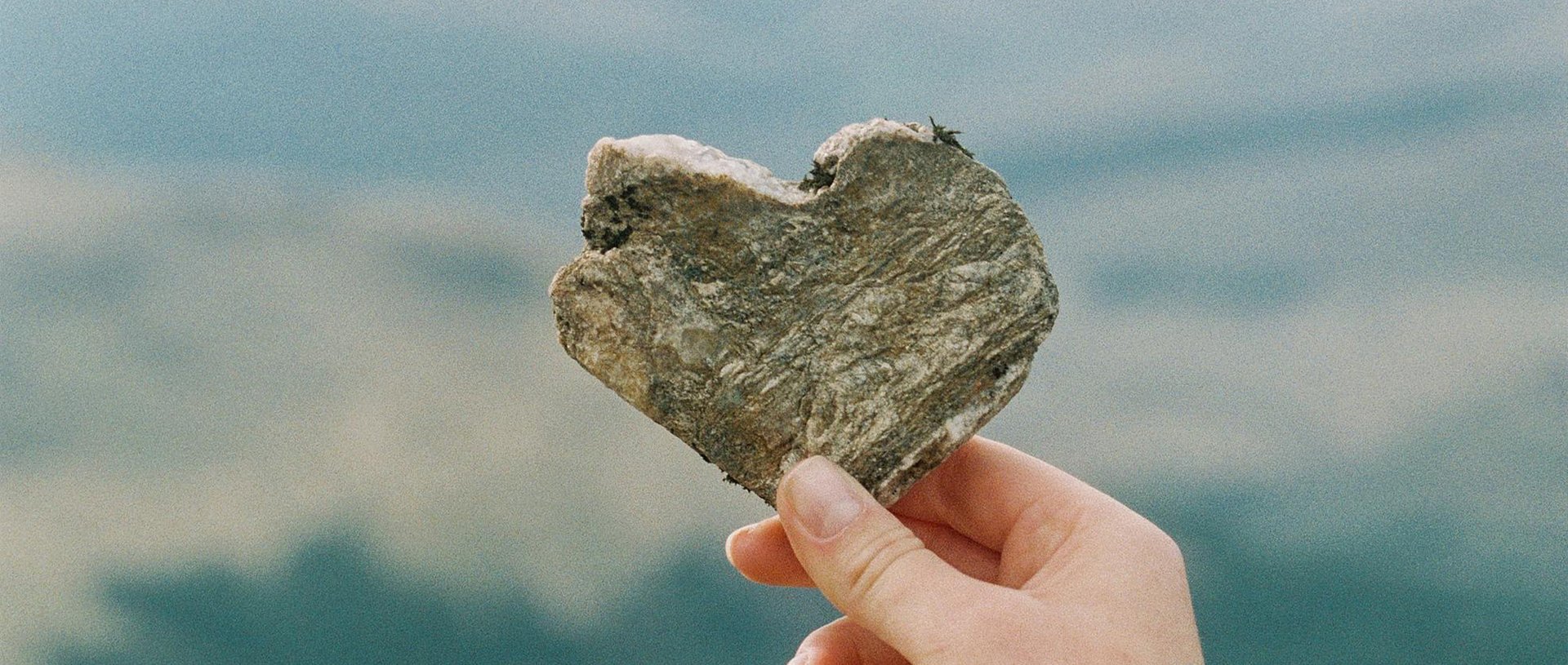 Rock heart (2120x900)