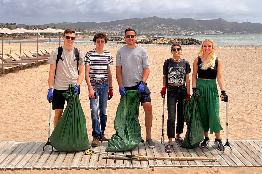 Barcelona beach clean up 2024 (900x600)